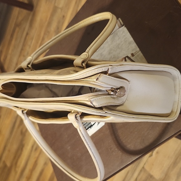 Liz Claiborne Elegant Floral Beige Handbag - Picture 12 of 12